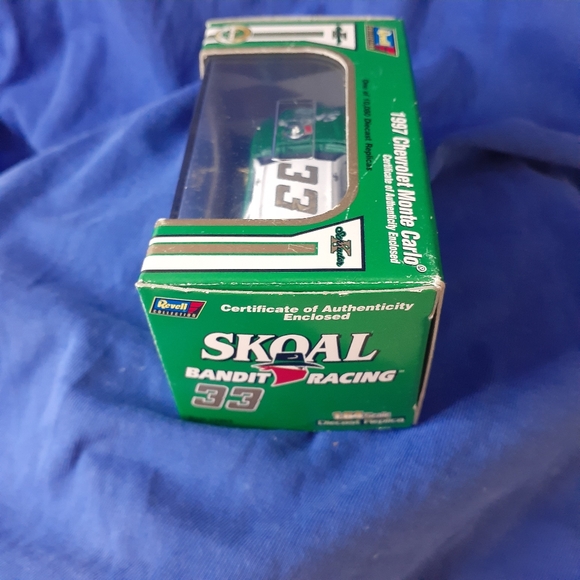 NIB Revell Nascar #33 Ken Schrader 1997 Skoal Bandit Racing Chev $12.50 🇨🇦SHIP - Picture 3 of 15